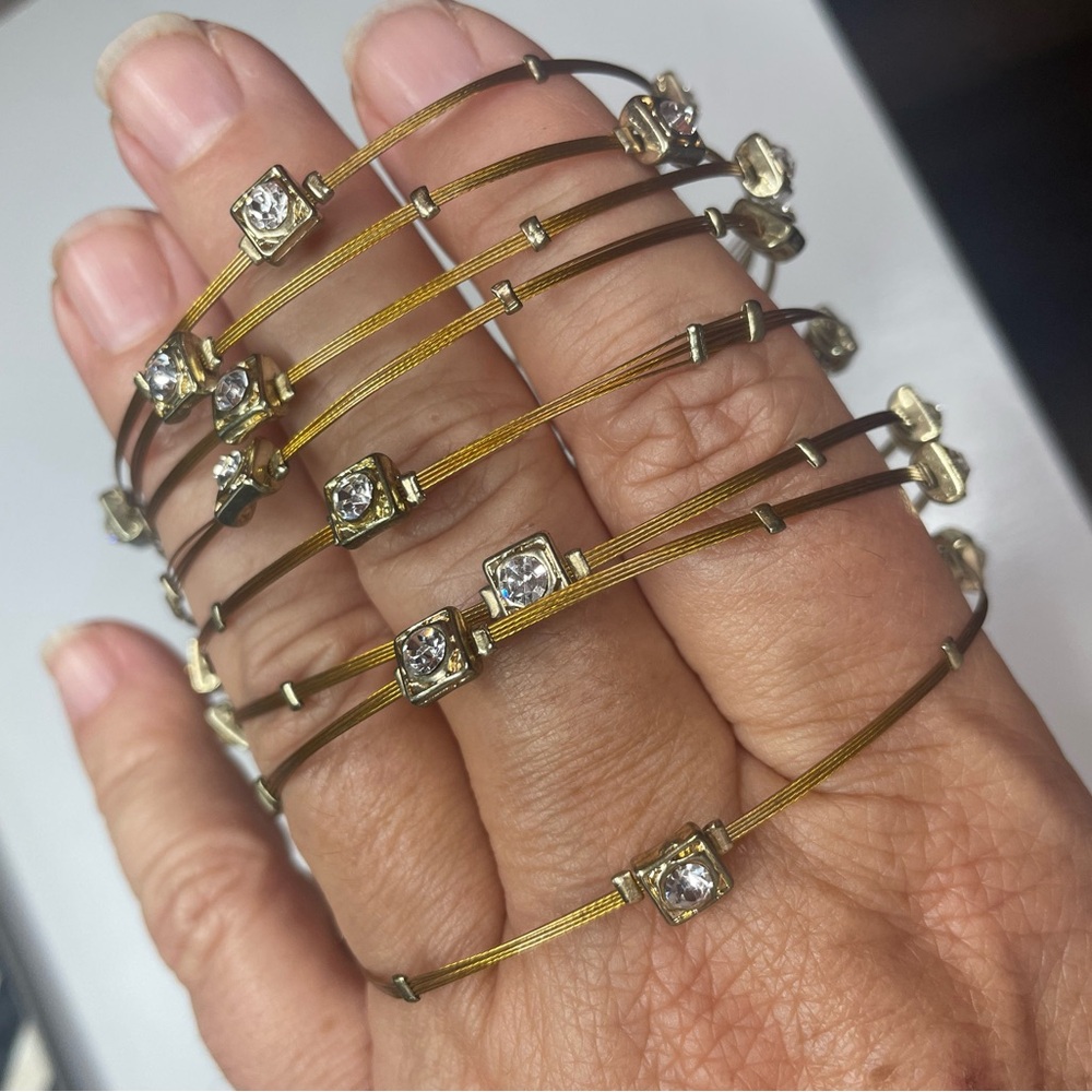 Set of 8 gold and rhinestone bangle stacking bracelets - Picture 9 of 9